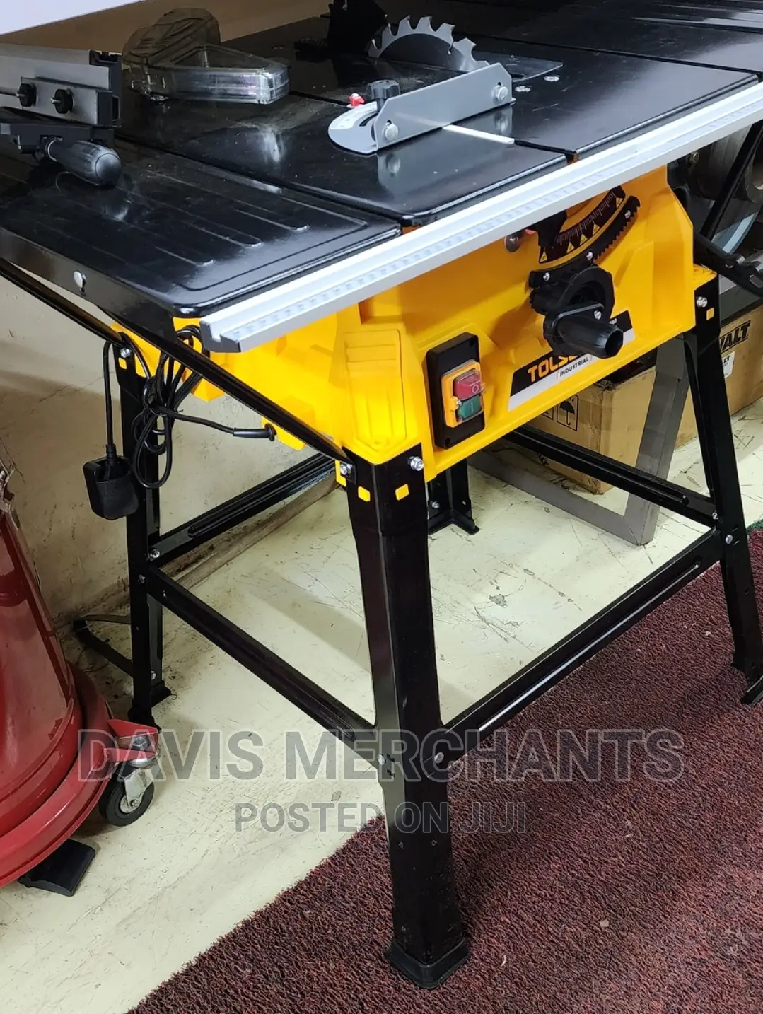 Tolsen Table Saw Fitted With Cutting Blade And Accessories