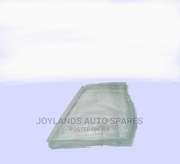 Nissan E25 07 Headlens/Headglass