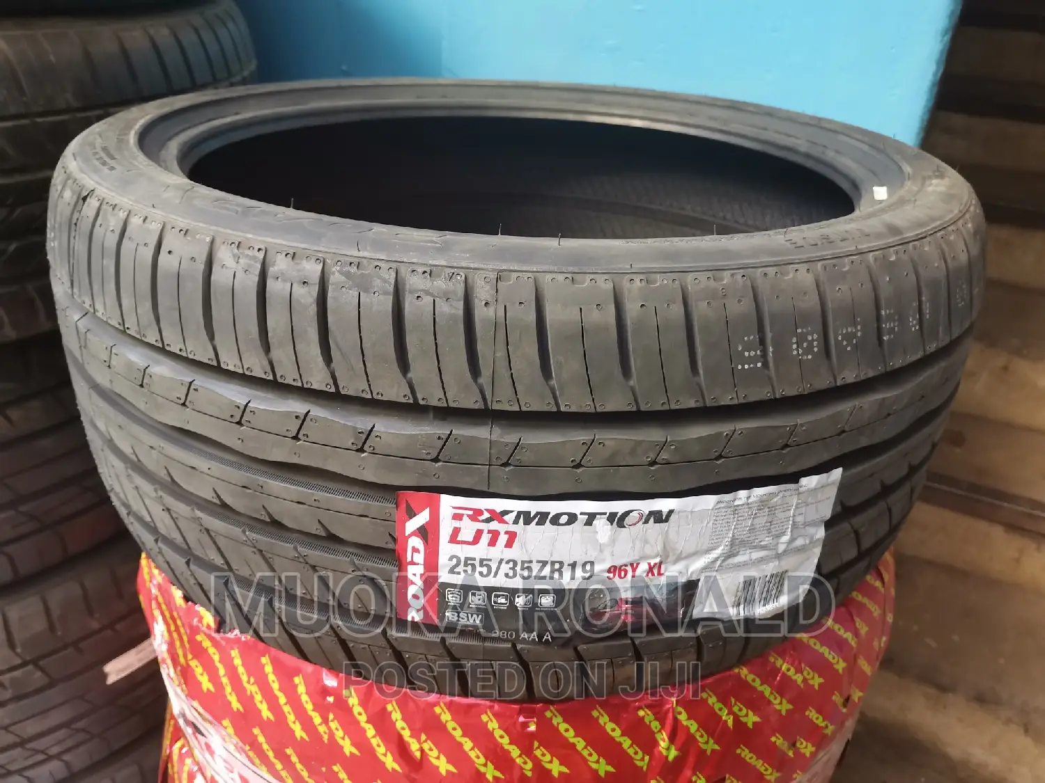 255/35r19 Roadx Tyre