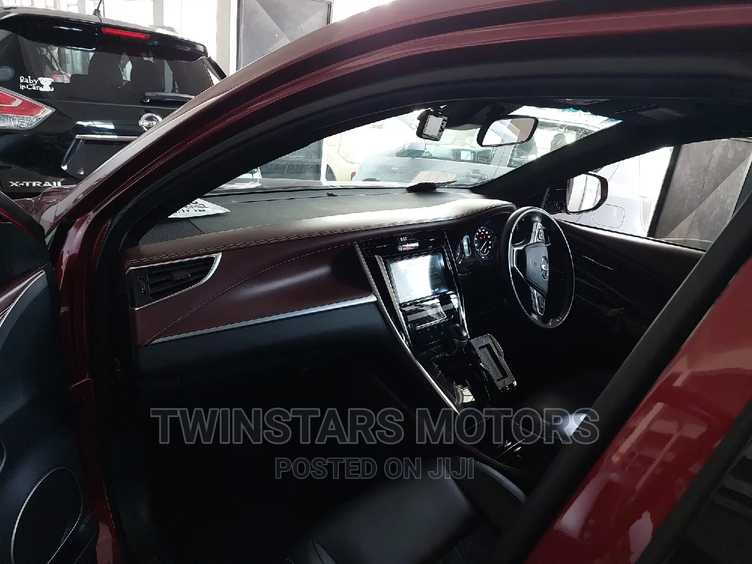 Toyota Harrier 2.0 2017 Red