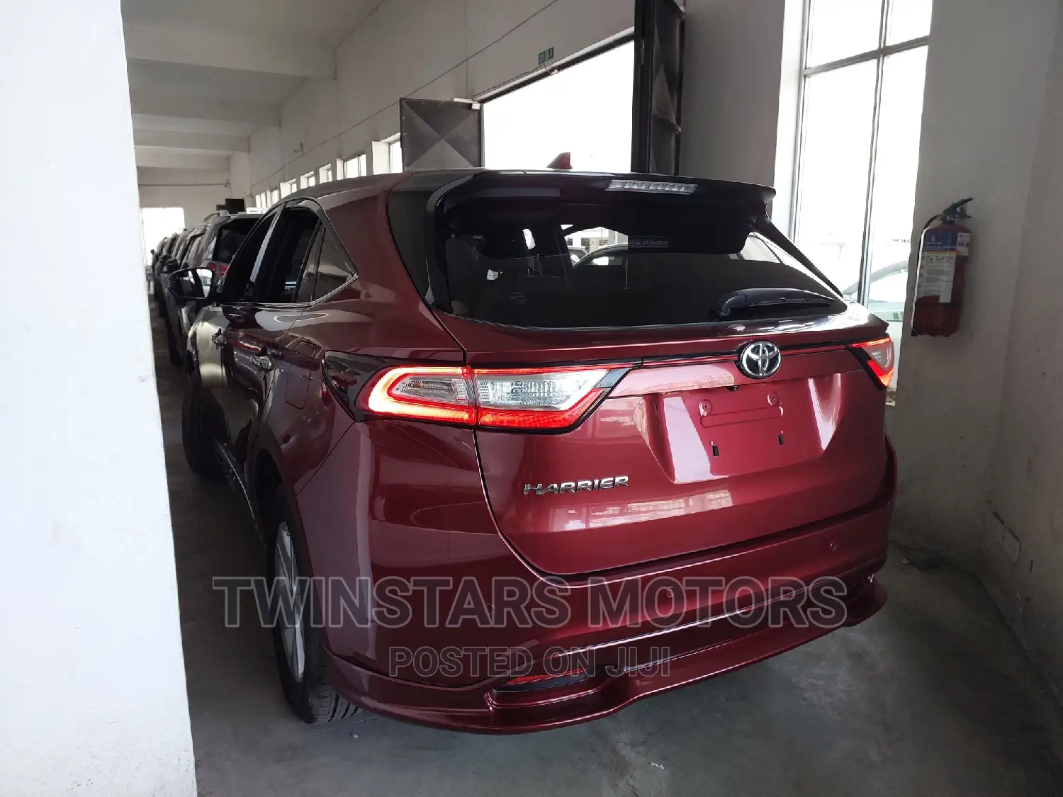 Toyota Harrier 2.0 2017 Red