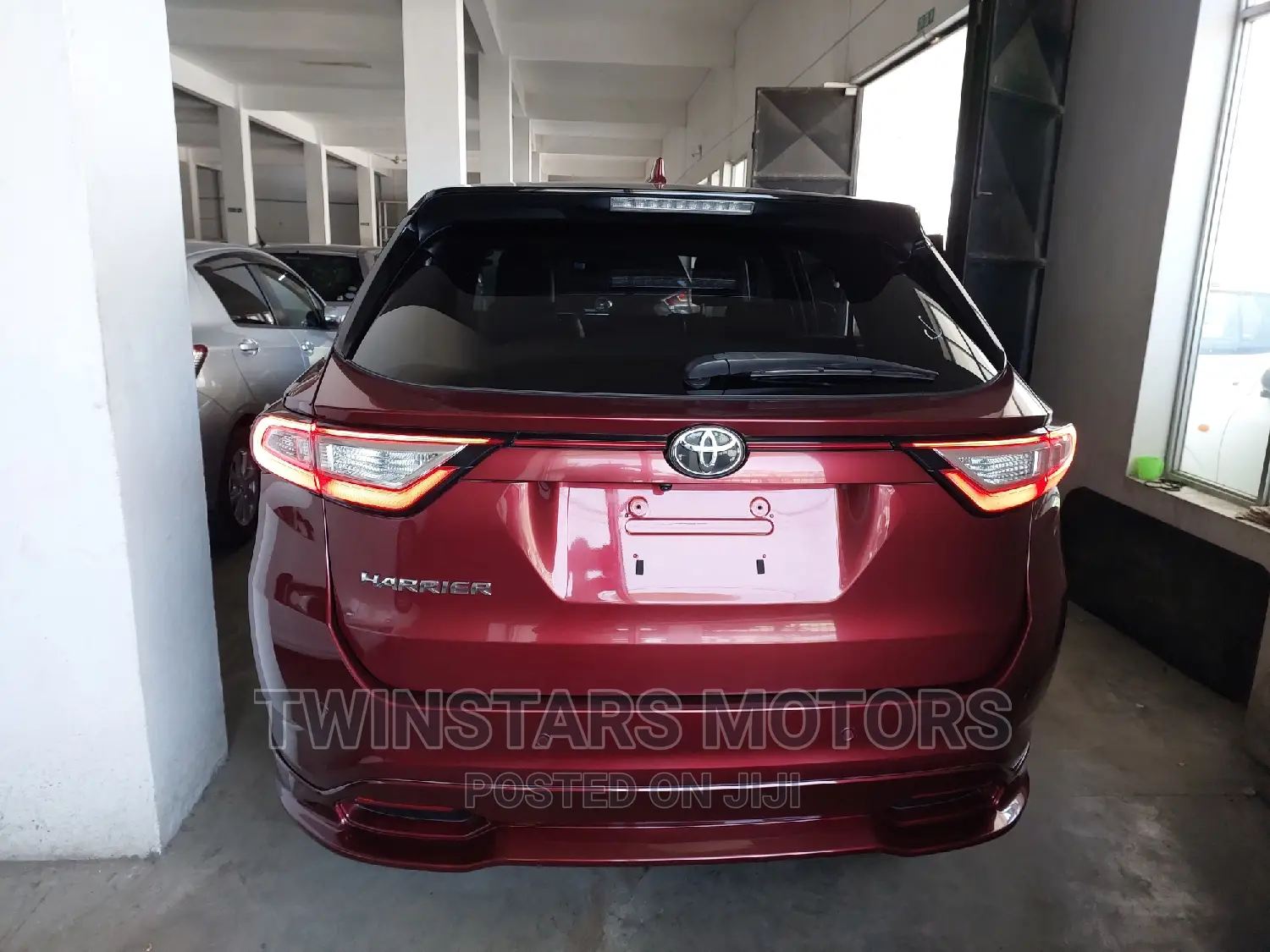 Toyota Harrier 2.0 2017 Red