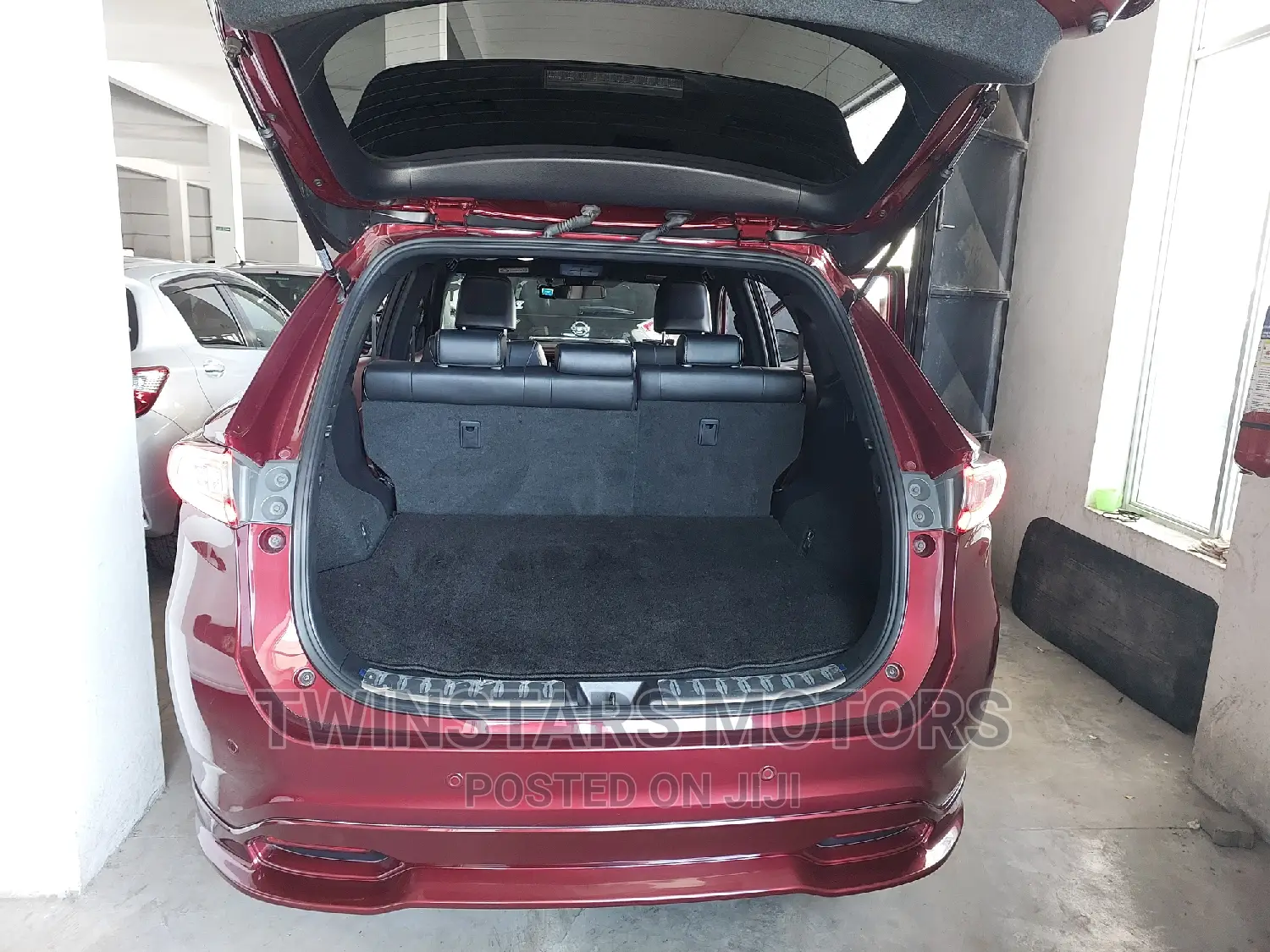 Toyota Harrier 2.0 2017 Red