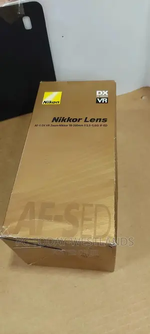 Nikon G Ed-if Af-S Dx VR 2159 18-200mm F/3.5-5.6 Zoom Nikkor