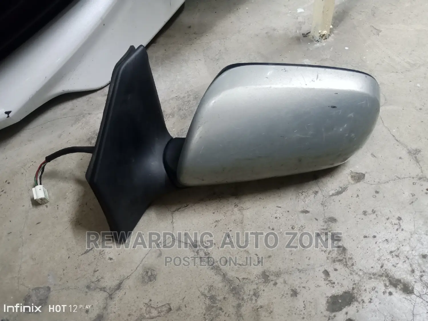 Toyota Avensis 2005 LHS Sides Mirror