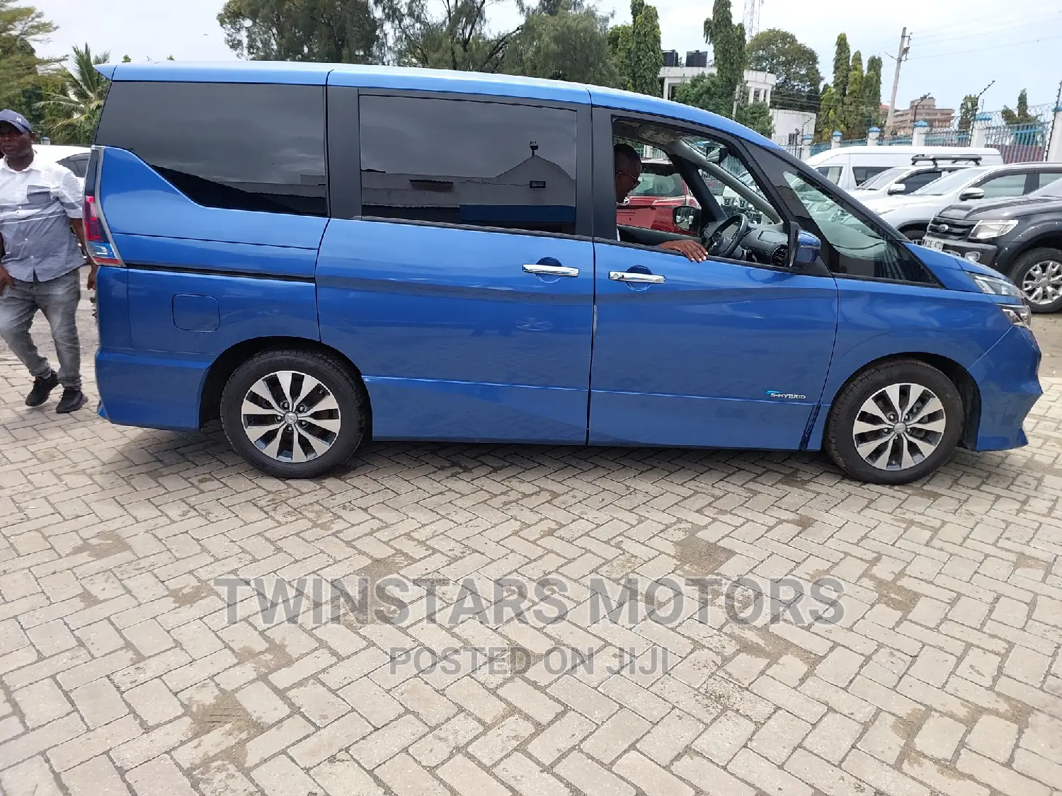 Nissan Serena 2019 Blue