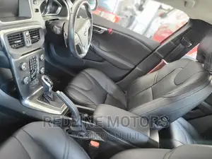 Volvo V40 2016 Red