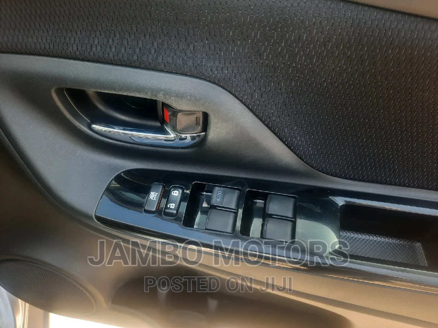 Toyota Vitz 2016 Silver