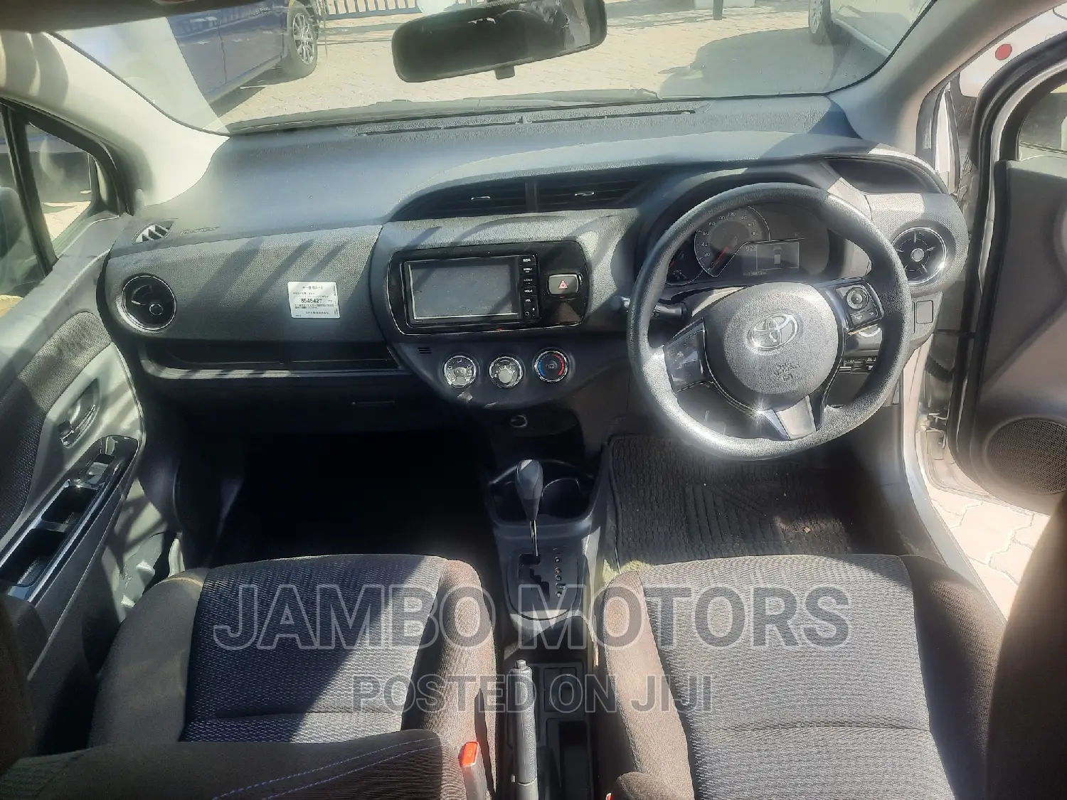 Toyota Vitz 2016 Silver