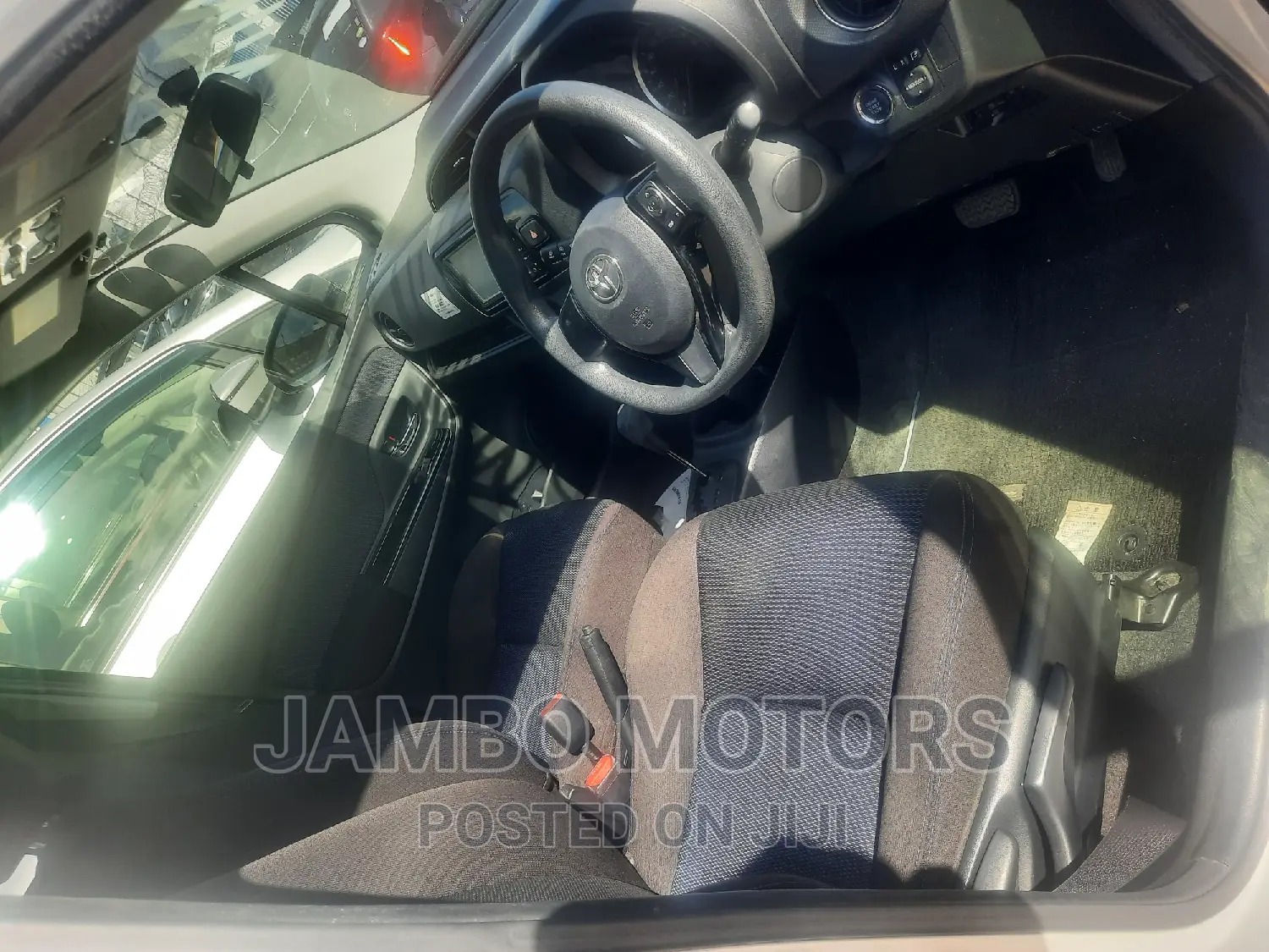 Toyota Vitz 2016 Silver