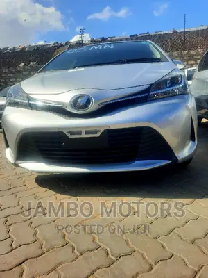 Toyota Vitz 2016 Silver