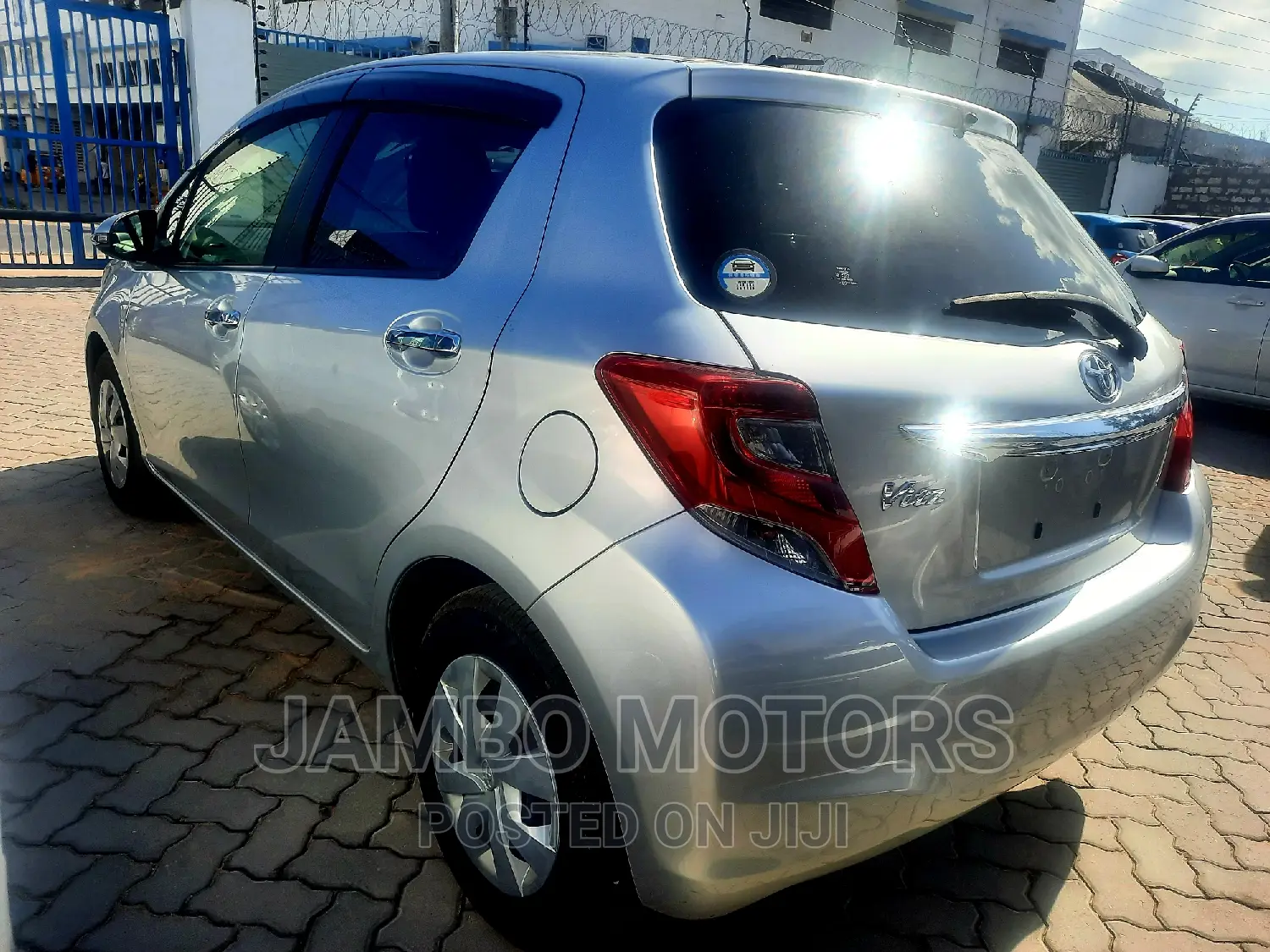 Toyota Vitz 2016 Silver