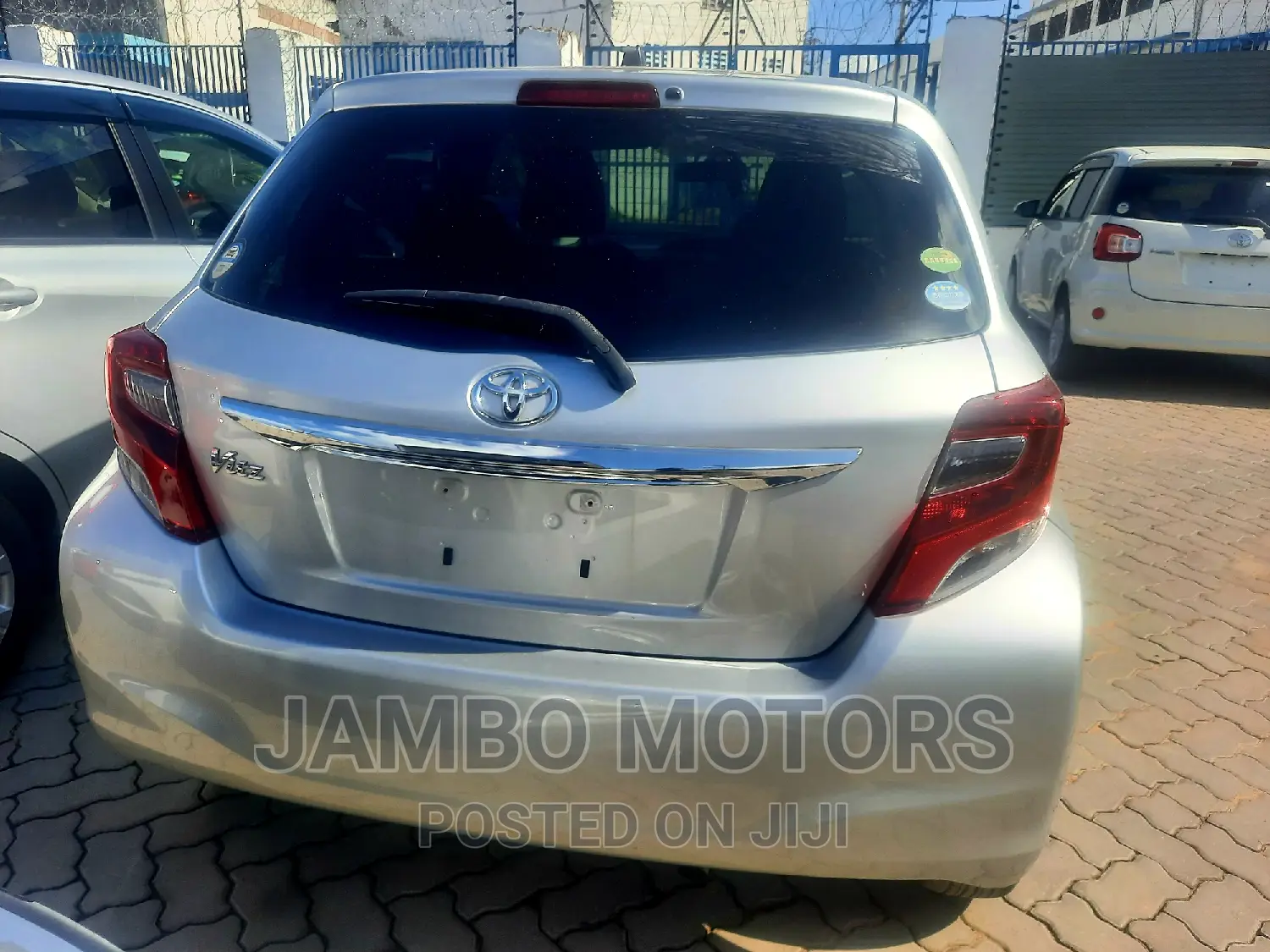 Toyota Vitz 2016 Silver