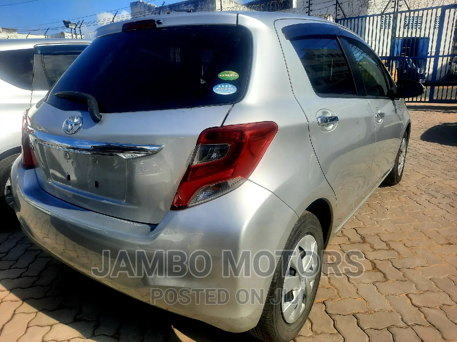 Toyota Vitz 2016 Silver