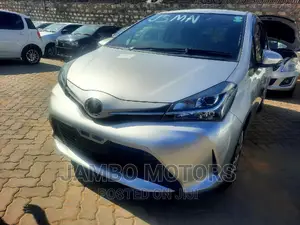 Toyota Vitz 2016 Silver