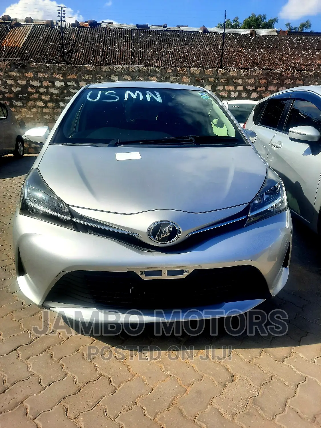 Toyota Vitz 2016 Silver