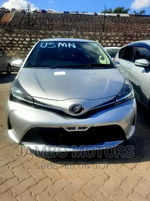 Toyota Vitz 2016 Silver