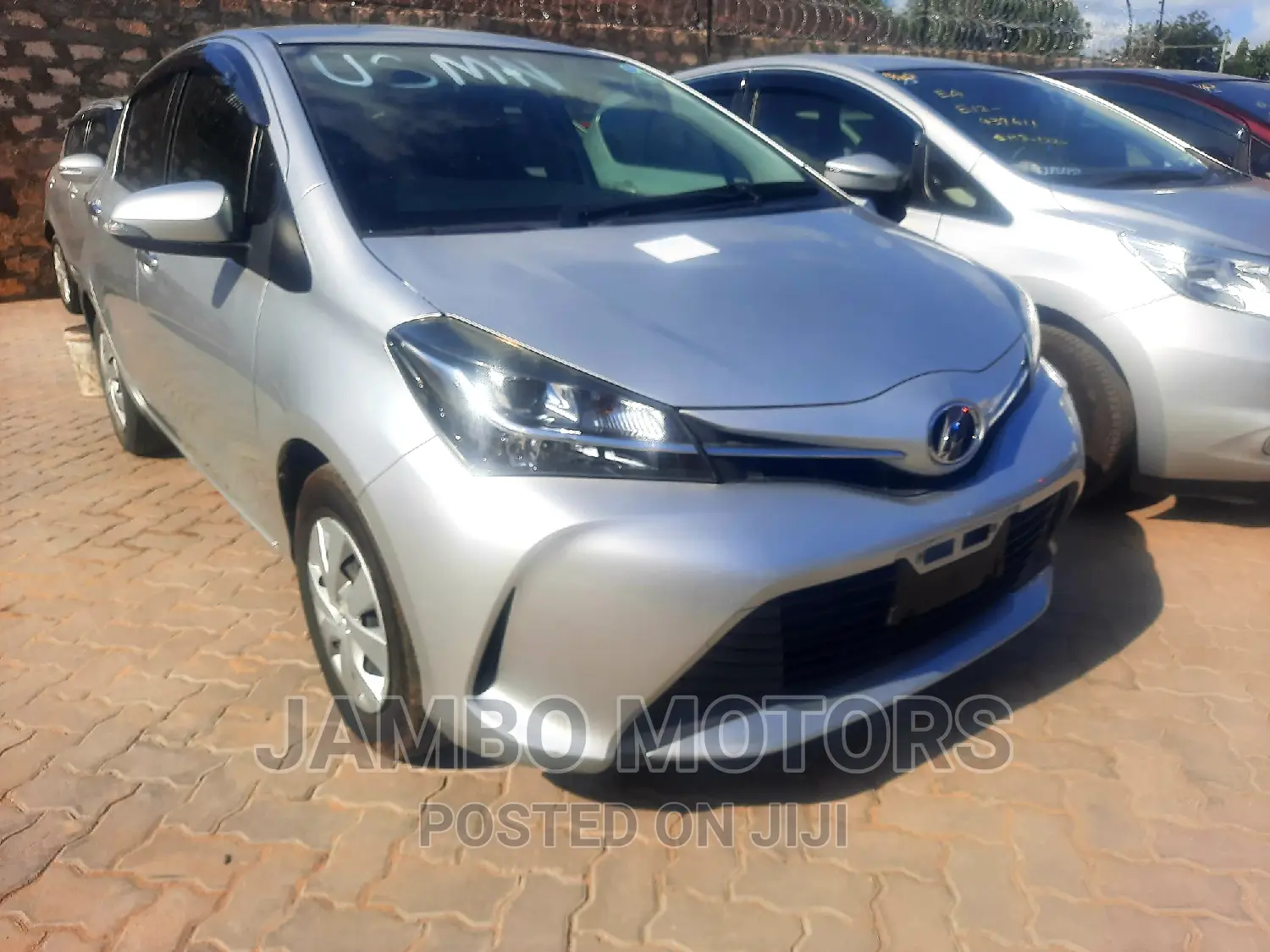 Toyota Vitz 2016 Silver