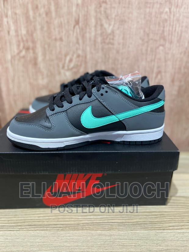 Nike SB Dunk Green Glow - main view