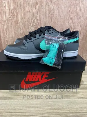 Nike SB Dunk Green Glow