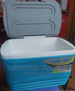 Insulated 34 Litre Cooler Boxes - thumbnail 2