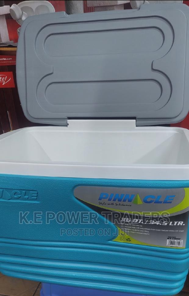Insulated 34 Litre Cooler Boxes - thumbnail 3