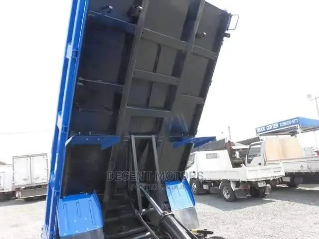Isuzu ELF Truck 2015 Blue