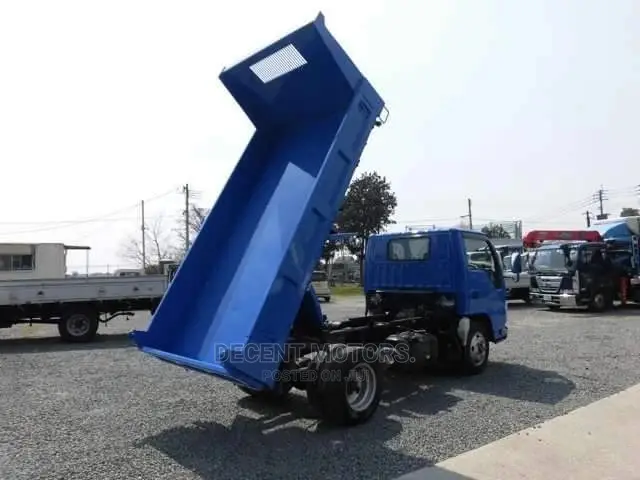 Isuzu ELF Truck 2015 Blue