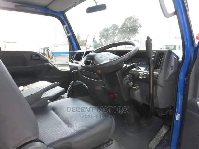Isuzu ELF Truck 2015 Blue