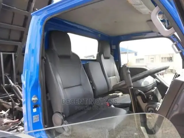 Isuzu ELF Truck 2015 Blue
