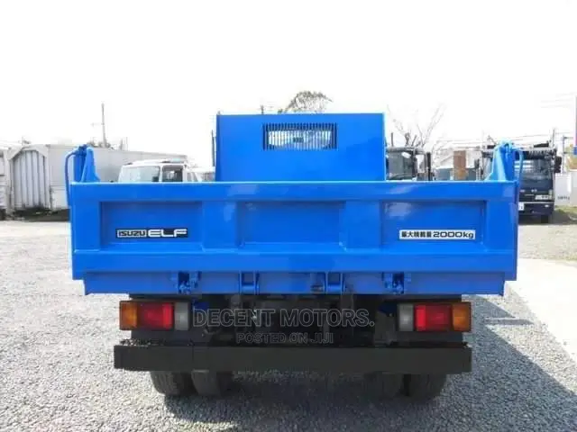 Isuzu ELF Truck 2015 Blue