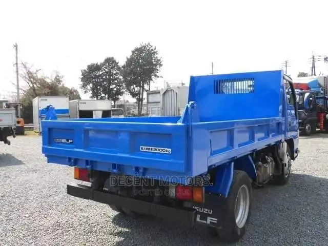 Isuzu ELF Truck 2015 Blue