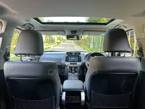 Toyota Land Cruiser Prado 2017 Off white