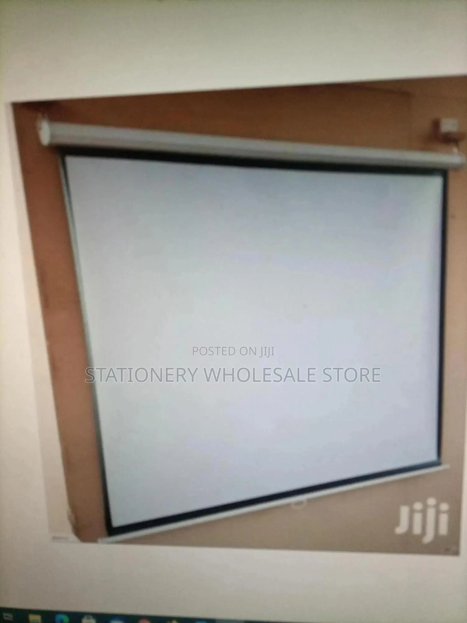 Manual Projection Screen 145cm X 145cm