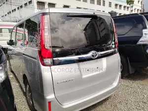 Toyota Esquire 2016 Silver