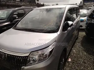 Toyota Esquire 2016 Silver