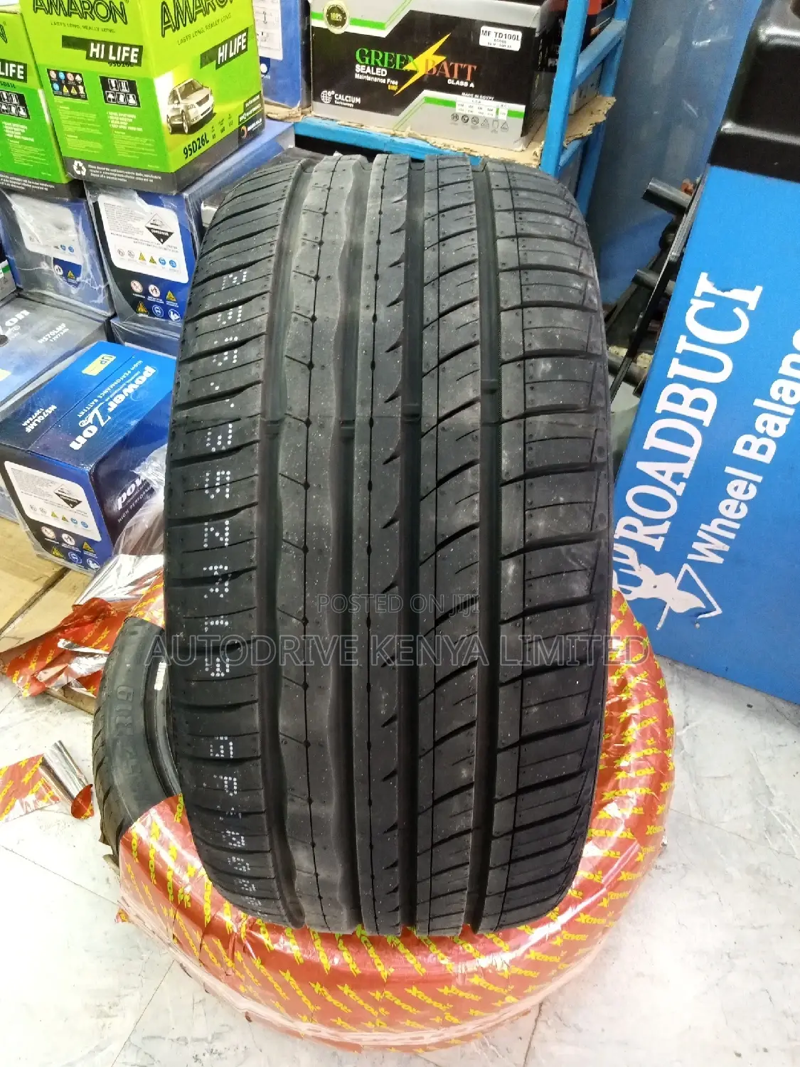 255/35r19 Roadx Tyre