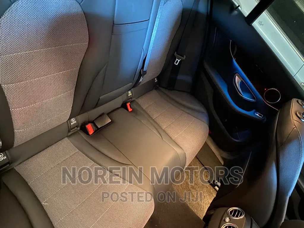 Mercedes-Benz C180 2016 Silver