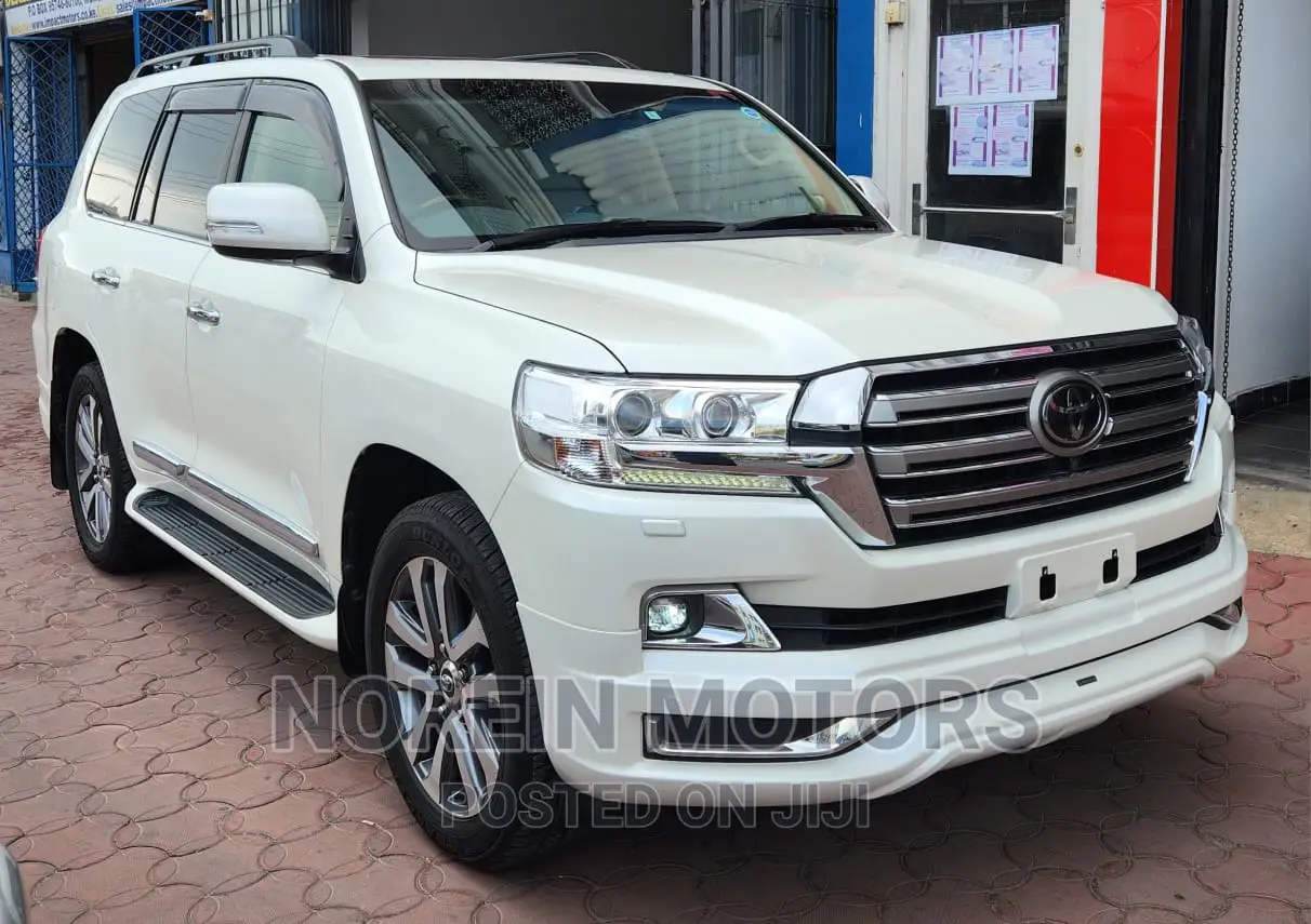Toyota Land Cruiser 2017 White