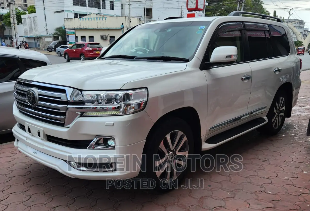 Toyota Land Cruiser 2017 White