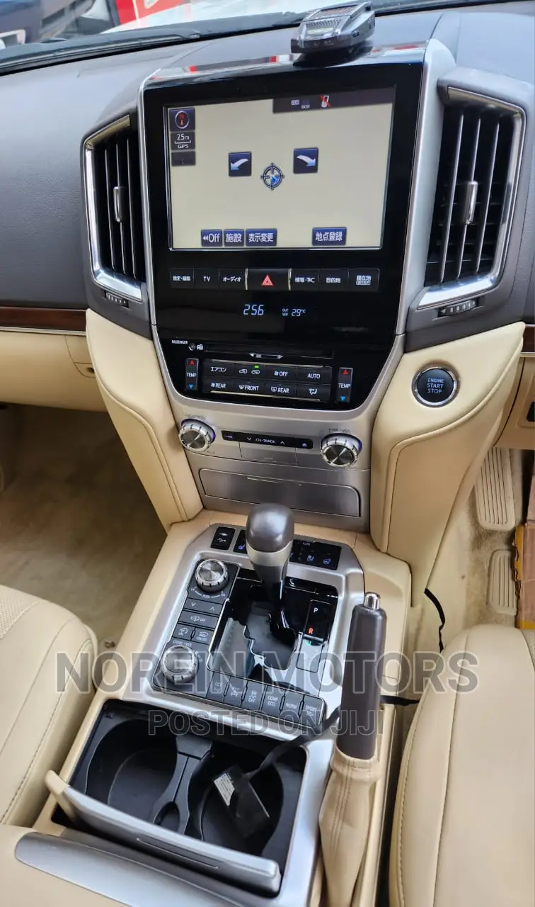 Toyota Land Cruiser 2017 White