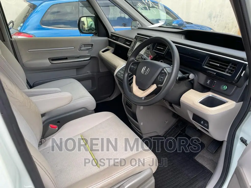 Honda Stepwgn 2016 White