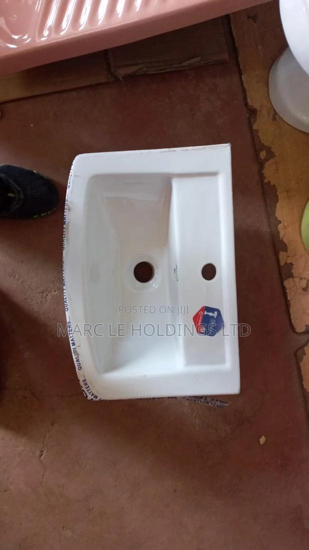 Hanf Wash Basin 18inch Ceramic - main view