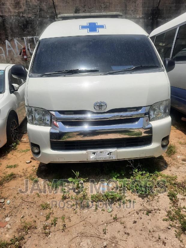 Toyota HiAce 2016 White