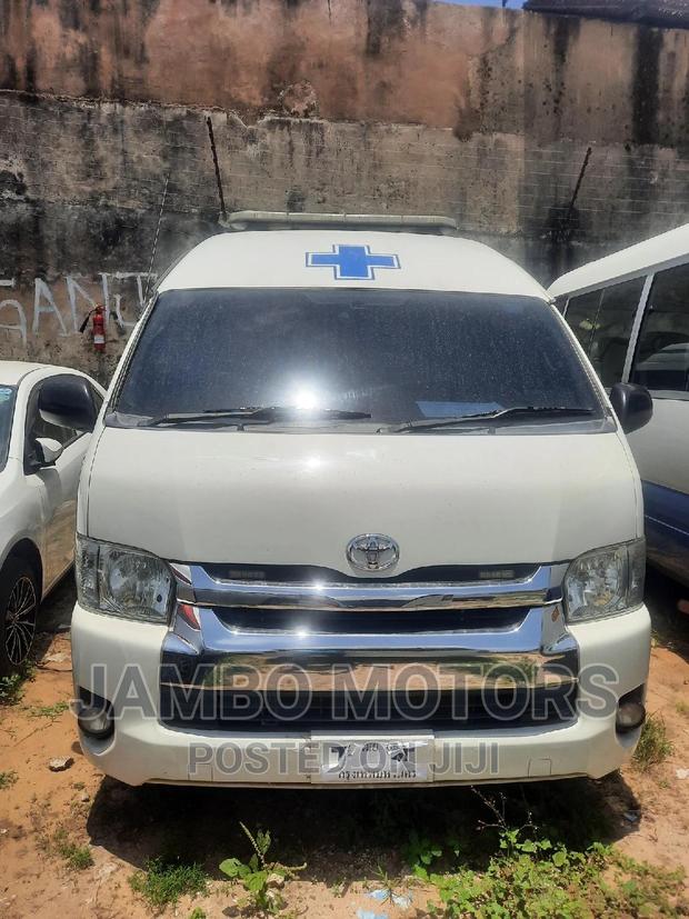Toyota HiAce 2016 White - thumbnail 2