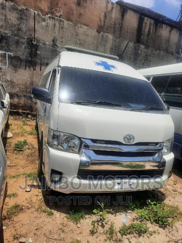 Toyota HiAce 2016 White - thumbnail 3
