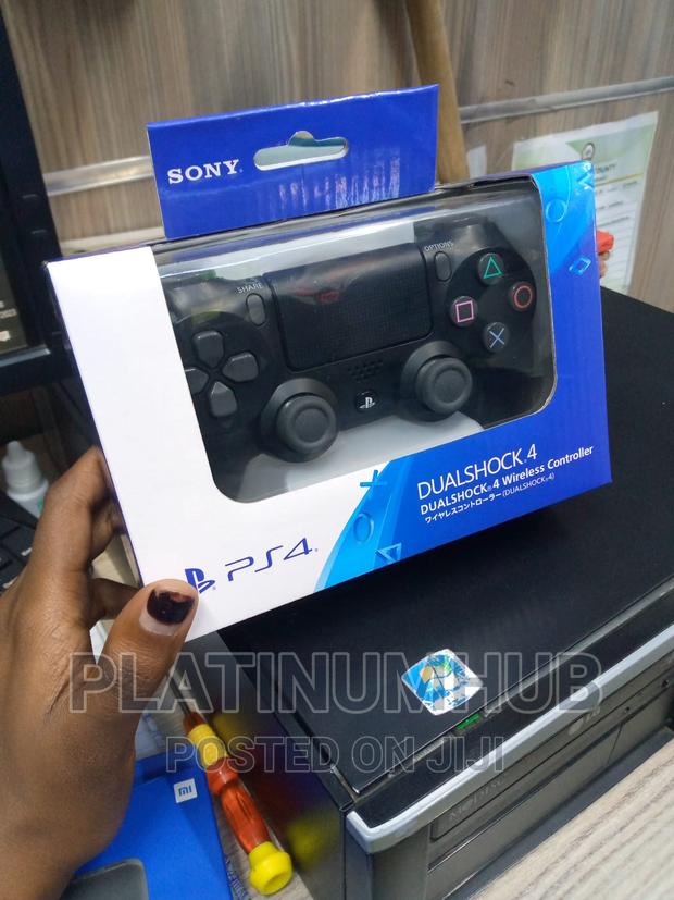 Original Play Station 4 Pad - main view