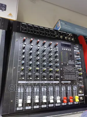 Max 6 CHNL Powered Mixer S
