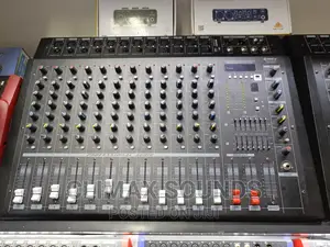 Max Powered 12 CHNL Black  