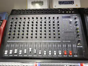 Max Powered 12 CHNL Black  